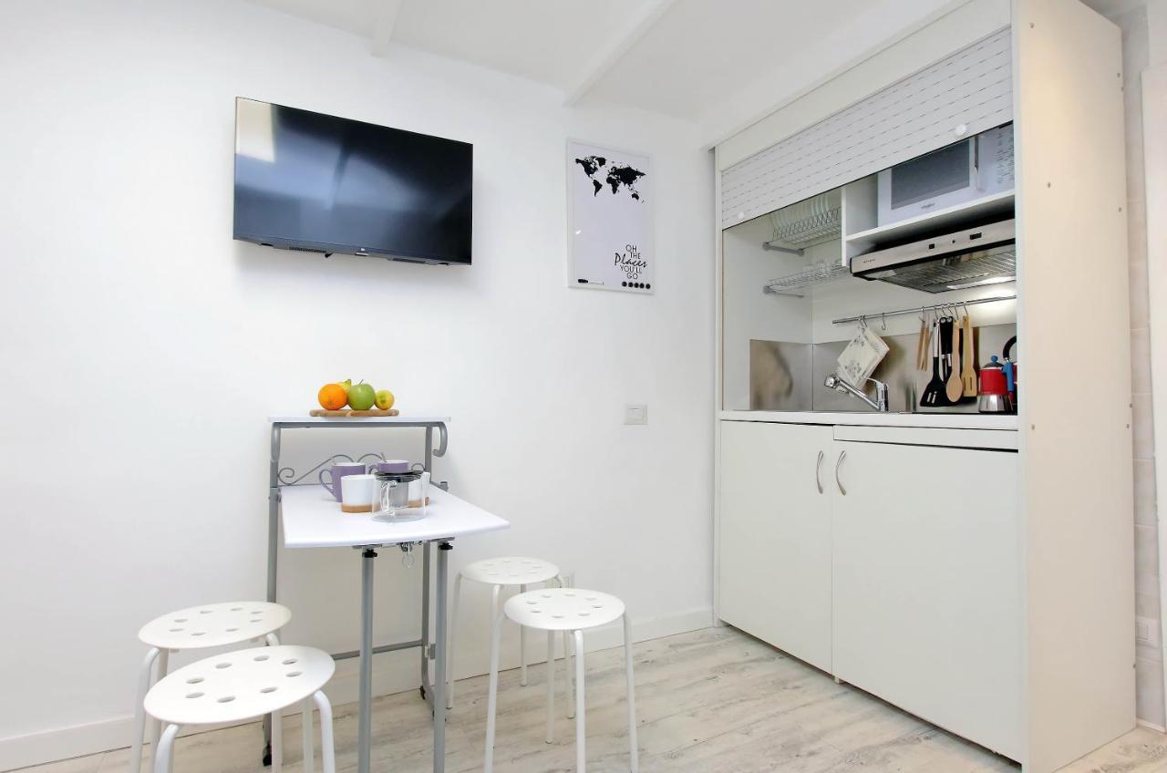 Ych-Confortevole Suite Al Colosseo Roma Exterior foto